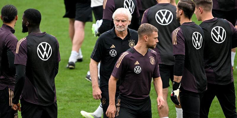Spürt große Vorfreude auf die K.-o.-Phase: DFB-Sportdirektor Rudi Völler. - Foto: Federico Gambarini/dpa