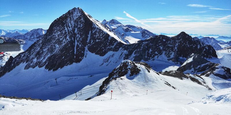 Ein Blick auf die Skipisten am Stubaier Gletscher. (Archivbild) - Foto: Sachelle Babbar/ZUMA Press Wire/dpa