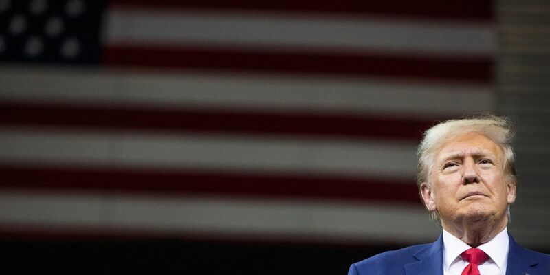 Donald Trump ist auf Bundesebene im Zusammenhang mit versuchtem Wahlbetrug angeklagt. - Foto: Toby Brusseau/AP/dpa