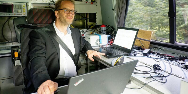 «Vertrauen ist gut, Kontrolle ist besser», sagt Klaus Müller, Präsident der Bundesnetzagentur. - Foto: Henning Kaiser/dpa