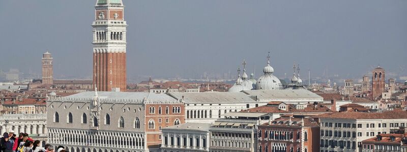Venedig ist bei Touristen ein beliebtes Ziel. Jetzt kam es in der Stadt zu einem Unglück. - Foto: Soeren Stache/dpa