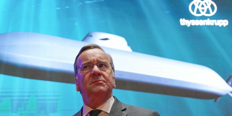 «Es wird nicht alleine durch Umschichtung gehen»: Bundesverteidigungsminister Boris Pistorius. - Foto: Marcus Brandt/dpa