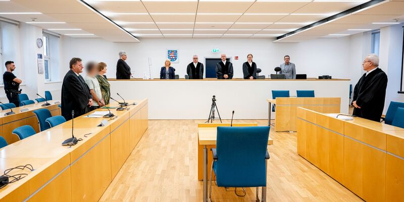 Das Landgericht Erfurt sah es als erwiesen an, dass der Angeklagte in einer Nacht im August vergangenen Jahres in Apolda ein Feuer in einem Wohnhaus legte, von dem er wusste, dass dort viele Menschen lebten. - Foto: Jacob Schröter/dpa