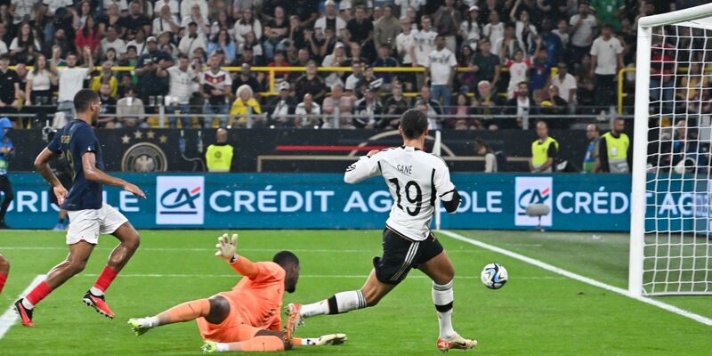 Leroy Sane erzielte den Treffer zum zwischenzeitlichen 2:0 für das DFB-Team. - Foto: Bernd Thissen/dpa