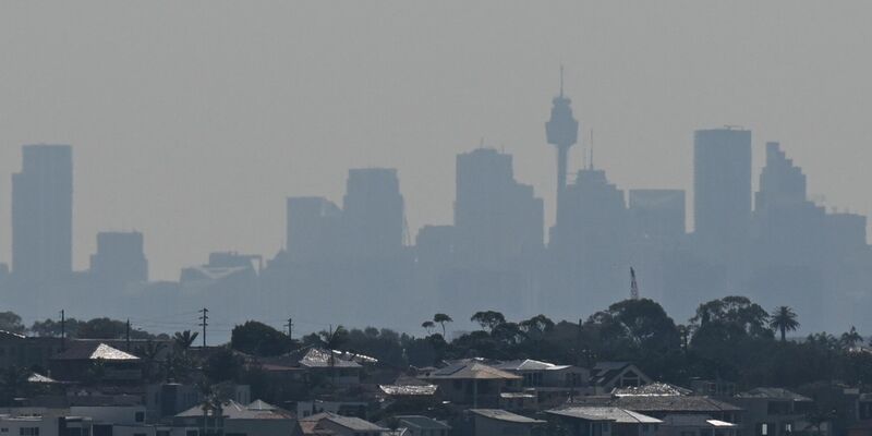 Über Teilen der australischen Metropole Sydney hängt eine Qualmglocke. - Foto: Dean Lewins/AAP/dpa