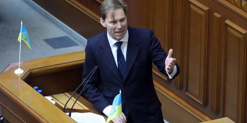 Tobias Ellwood bei einer Rede im ukrainischen Parlament in Kiew. Der konservative britische Abgeordnete hat wegen anhaltender Kritik sein Amt im Verteidigungsausschuss niedergelegt. - Foto: Ukrinform/dpa