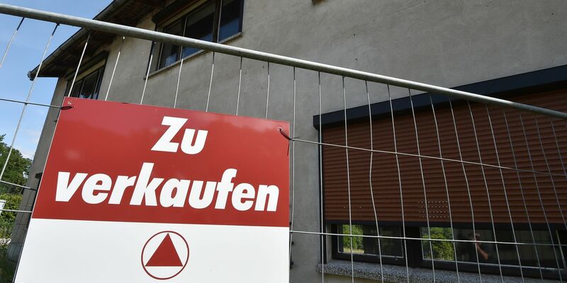 Wegen hoher Preise wir der Kauf einer Wohnung oder eines Hauses immer schwieriger. - Foto: Bernd Settnik/dpa-Zentralbild/dpa