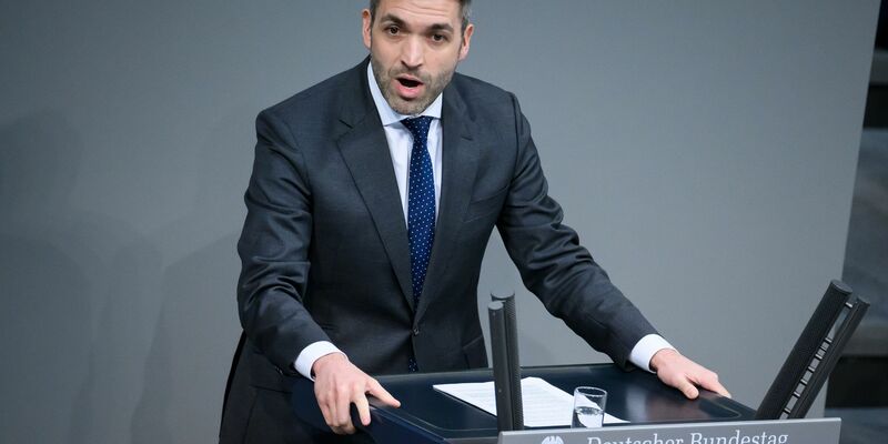 «Ob wir es wollen oder nicht - dieses Thema spielt eine riesige Rolle überall im Land. Wir brauchen diese Entlastung des deutschen Asylsystems», sagt FDP-Innenpolitiker Konstantin Kuhle über die Einstufung von Georgien und Moldau als sichere Herkunftsländer. - Foto: Bernd von Jutrczenka/dpa