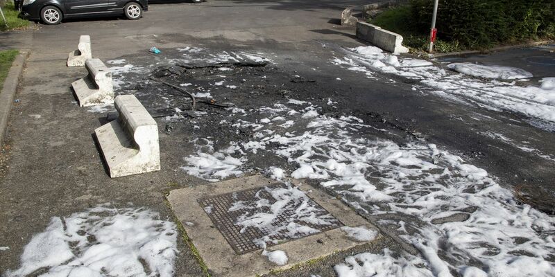 Tatort in Anderlecht: Mit 17 Schüssen ist ein Mann in der Brüsseler Gemeinde getötet worden. - Foto: Nicolas Maeterlinck/Belga/dpa