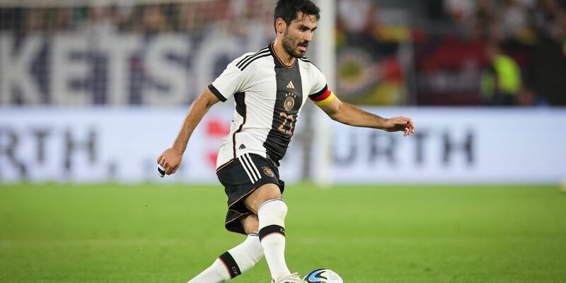 Das Jahr 2023 endet für Ilkay Gündogan mit einer Schrecksekunde. - Foto: Christian Charisius/dpa