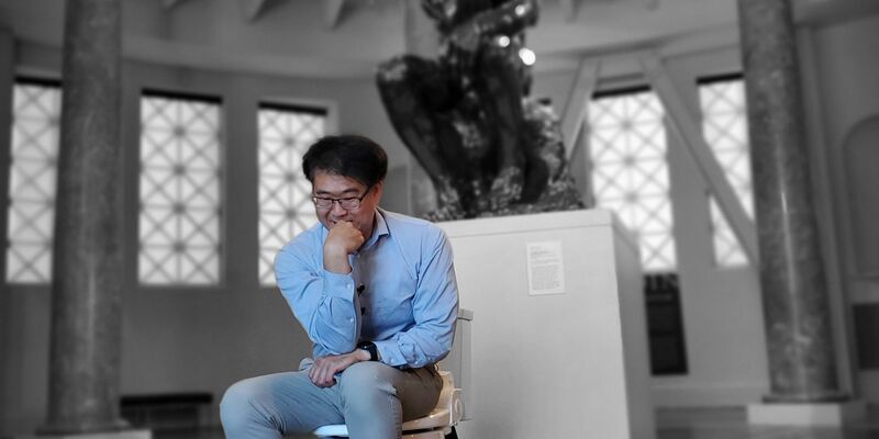 Der südkoreanisch-amerikanischer Forscher Seung-min Park bekommt den Ig-Nobelpreis für sein «Stanford-Toilette» - ein Klo, das die von Menschen ausgeschiedenen Substanzen analysiert. - Foto: Ig Nobel/Seung-Min Park/Stanford/PA Media/dpa