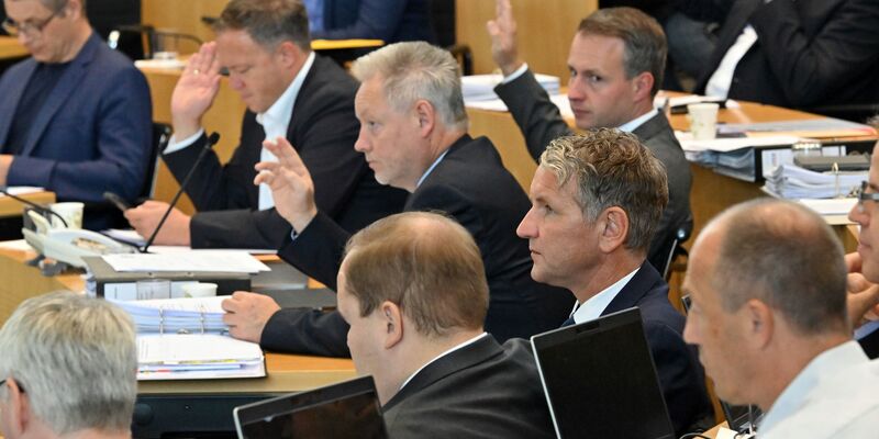 Abgeordnete der CDU haben in Thüringen mit Stimmen der AfD eine Steuersenkung durchgesetzt. - Foto: Martin Schutt/dpa