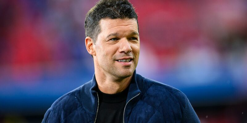 Der FC Bayern müsse eingreifende Veränderungen am Kader vornehmen, findet Michael Ballack. - Foto: Tom Weller/dpa