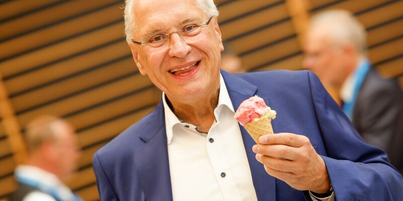 Bayerns Innenminister Joachim Herrmann ist der Vorsitzende der Sportministerkonferenz. - Foto: Daniel Löb/dpa