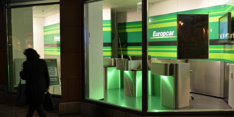 Der Wolfsburger Autokonzern Volkswagen fusioniert seine beiden Mietwagenanbieter Europcar und Euromobil. - Foto: Marc Tirl/dpa-Zentralbild/dpa