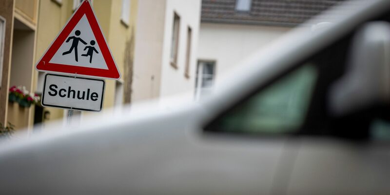 Experten raten, den Schulweg zu üben. - Foto: Christoph Reichwein/dpa