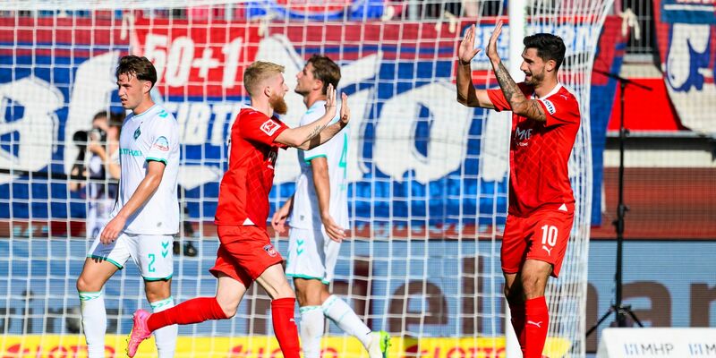 Heidenheim feiert vor heimischer Kulisse den ersten Saisonsieg gegen Werder Bremen. - Foto: Tom Weller/dpa