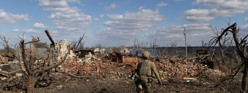 Frontlinie in Andriiwka in der Region Donezk. Die 3. Angriffsbrigade gab am Freitag bekannt, dass sie die vom Krieg zerstörte Siedlung zurückerobert hat. - Foto: Alex Babenko/AP/dpa