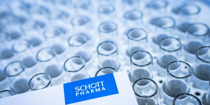 Ein Kästchen voller Karpulen, wie sie hauptsächlich für die Abfüllung und Verabreichung von Insulin verwendet werden. - Foto: Frank Rumpenhorst/dpa