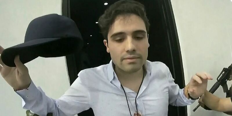 Dieses von der mexikanischen Regierung zur Verfügung gestellte Videostandbild zeigt Ovidio Guzman Lopez bei seiner Festnahme (Archivbild). - Foto: Uncredited/CEPROPIE/AP/dpa