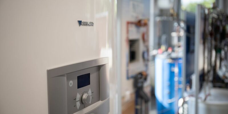 Laut Prognose des Bundesverbands Wärmepumpe wird der Absatz von Wärmepumpen in diesem Jahr voraussichtlich auf bis zu 350.000 Einheiten steigen. - Foto: Sebastian Christoph Gollnow/dpa