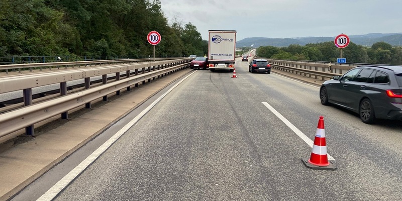 FW-E: Dachstuhlbrand in einem Mehrfamilienhaus - starke Rauchentwicklung weit sichtbar - Foto: presseportal.de