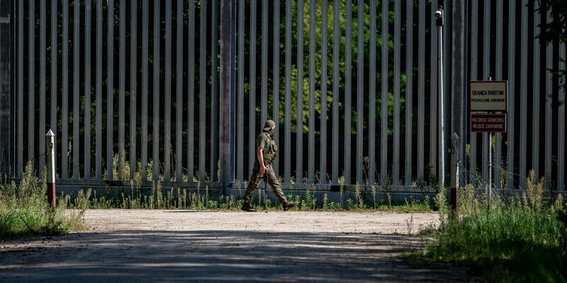 Festnahme an der polnischen Grenze zu Belarus. Es gibt zahlreiche Berichte zu Gewalt und Misshandlungen durch Grenzbeamte gegen Migranten und Flüchtlinge. (Symbolbild) - Foto: Fabian Sommer/dpa