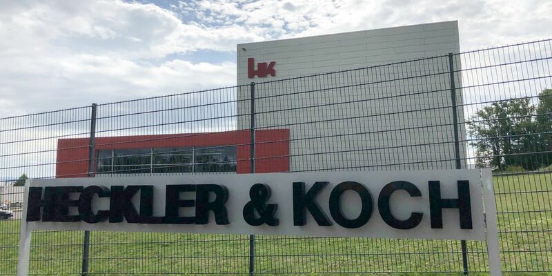 Eingang der Firmenzentrale des Waffenherstellers Heckler & Koch in Oberndorf (Baden-Württemberg). - Foto: Wolf von Dewitz/dpa-Zentralbild/dpa