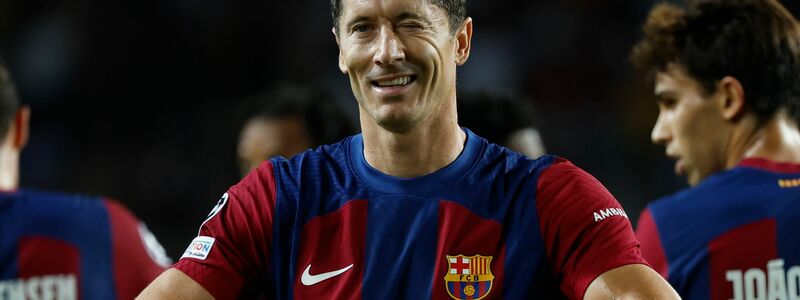 Barcelonas Robert Lewandowski feiert seinen Treffer. - Foto: Joan Monfort/AP/dpa