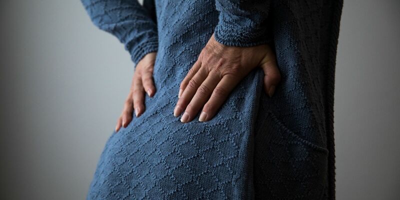 Einige Schmerzmittel wirken bei Frauen anders, was zu Unverträglichkeiten oder Fehldosierungen führen kann. - Foto: Christin Klose/dpa