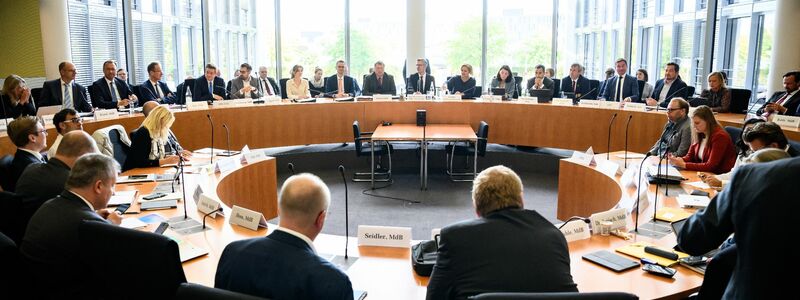 Sitzung des Innenausschusses im Deutschen Bundestag. - Foto: Bernd von Jutrczenka/dpa