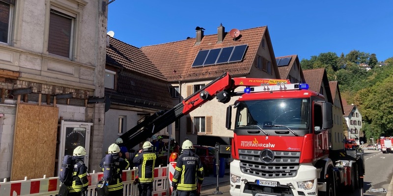 FW-NE: Dachstuhlbrand auf der Erftstraße | Keine Verletzten - Foto: presseportal.de