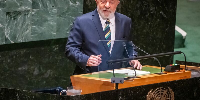 Ähnlich wie andere linke Staatschefs in Lateinamerika kritisiert Brasiliens Präsident Lula den russischen Angriffskrieg gegen die Ukraine zwar, hält sich mit deutlichen Worten gegenüber Moskau aber zurück. - Foto: Michael Kappeler/dpa
