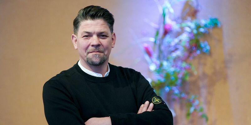 Der Gastronom und Fernsehkoch Tim Mälzer fordert einen weiterhin vergünstigten Mehrwertsteuersatz in Restaurants. - Foto: Marcus Brandt/dpa