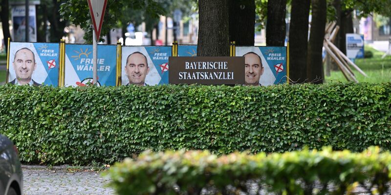 Nach der Flugblatt-Affäre um Chef Hubert Aiwanger lagen die Freien Wähler in Umfragen zuletzt auf einem Rekordhoch. - Foto: Sven Hoppe/dpa