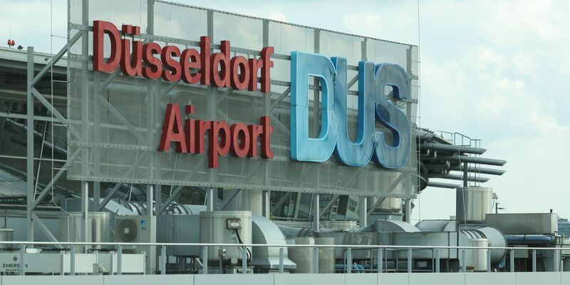 Am Nachmittag kann es am Düsseldorfer Flughafen aufgrund einer Bombenentschärfung zu Verzögerungen kommen. - Foto: Friso Gentsch/dpa