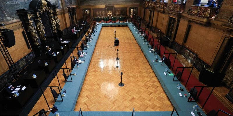 Blick auf die erste Sitzung des Parlamentarischen Untersuchungsausschuss der Hamburgischen Bürgerschaft zum Cum-Ex-Skandal. - Foto: Christian Charisius/dpa