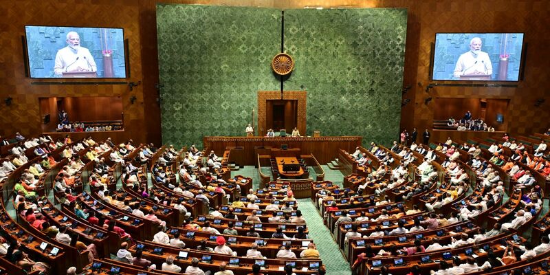 Indiens Premierminister Narendra Modi spricht im Parlament in Neu Delhi. - Foto: Uncredited/AP/dpa