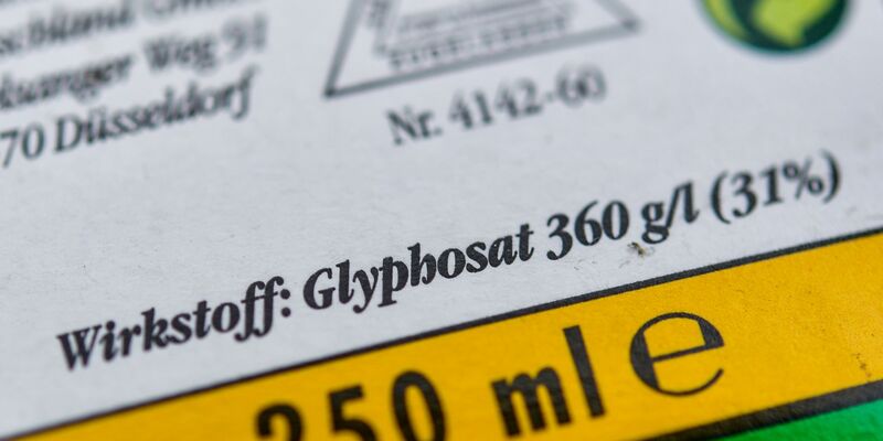 Eine mögliche Verlängerung der Zulassung von Glyphosat in der EU stößt auf geteilte Ansichten. - Foto: Patrick Pleul/dpa-Zentralbild/dpa