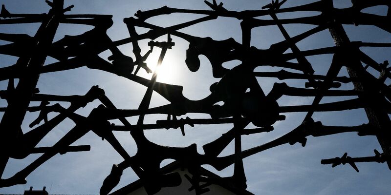 Das internationale Mahnmal in der KZ-Gedenkstätte Dachau. Dort gibt es immer mehr Fälle von Vandalismus und anderen Angriffen. - Foto: Sven Hoppe/dpa