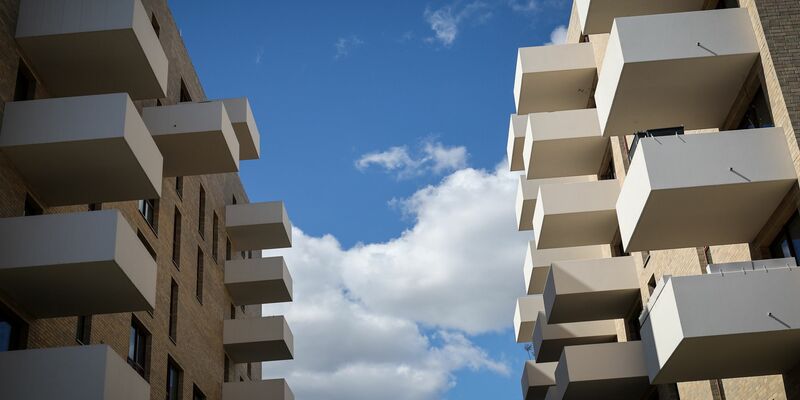 Besonders deutliche Preisrückgänge sind in Berlin, Hamburg, München, Köln, Frankfurt am Main, Stuttgart und Düsseldorf zu verzeichnen. - Foto: Christian Charisius/dpa