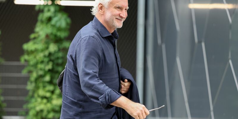 DFB-Sportdirektor Rudi Völler gibt zu, dass sein Job als Interims-Teamchef anstrengend war. - Foto: Jörg Halisch/dpa