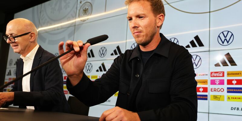 Julian Nagelsmann (M) ist der neue Bundestrainer der deutschen Fußball-Nationalmannschaft. - Foto: Jörg Halisch/dpa