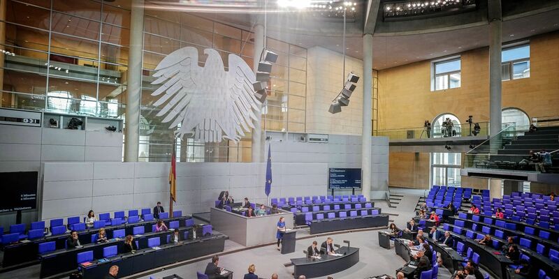 Erstmals wurde im Bundestag über die von der Bundesregierung geplante Reform des Klimaschutzgesetzes debattiert. - Foto: Kay Nietfeld/dpa