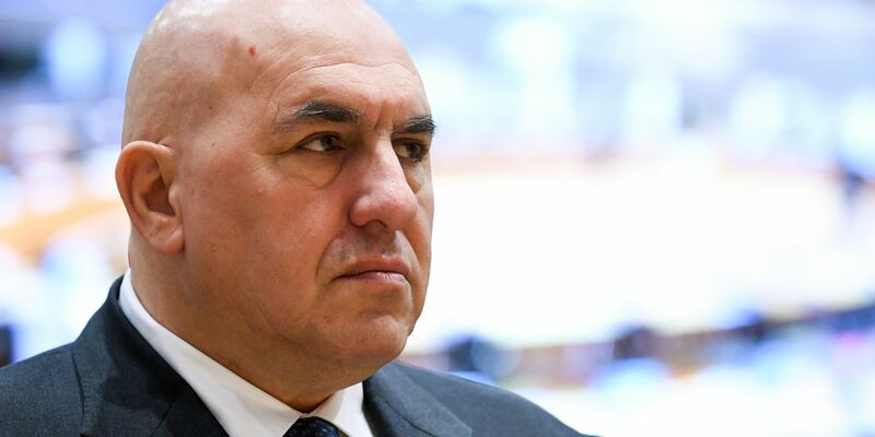 Verteidigungsminister Guido Crosetto macht seinem Ärger Luft. - Foto: -/EU Council/dpa
