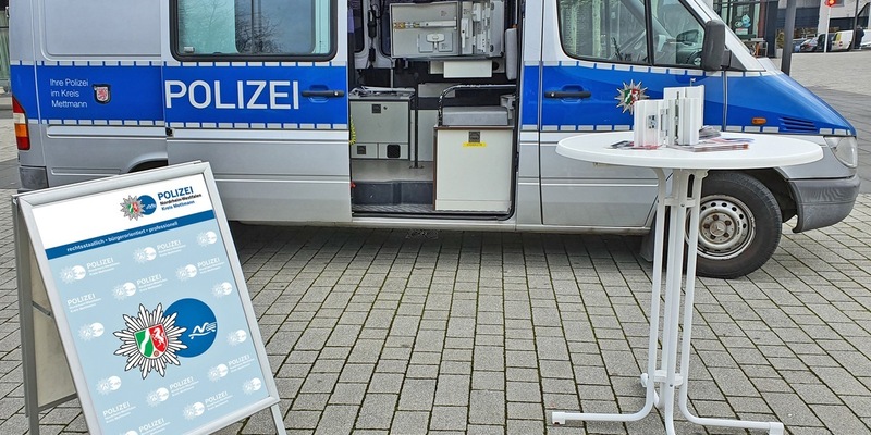 POL-ME: Die Kriminalprävention berät am Info-Mobil - Monheim am Rhein - Haan - 2404071 - Foto: presseportal.de