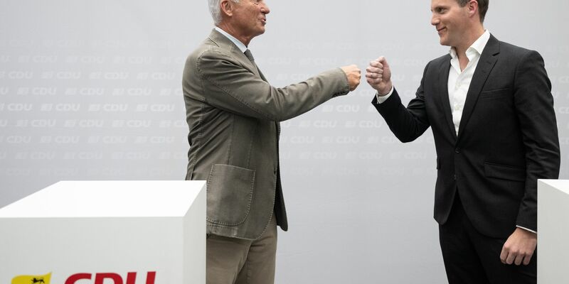 Thomas Strobl (l) verzichtet auf eine erneute Kandidatur für den CDU-Landesvorsitz. Als Nachfolge schlägt er Manuel Hagel vor. - Foto: Marijan Murat/dpa