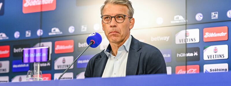Schalkes Sportvorstand Peter Knäbel muss einen neuen Trainer suchen. - Foto: Tim Rehbein/dpa