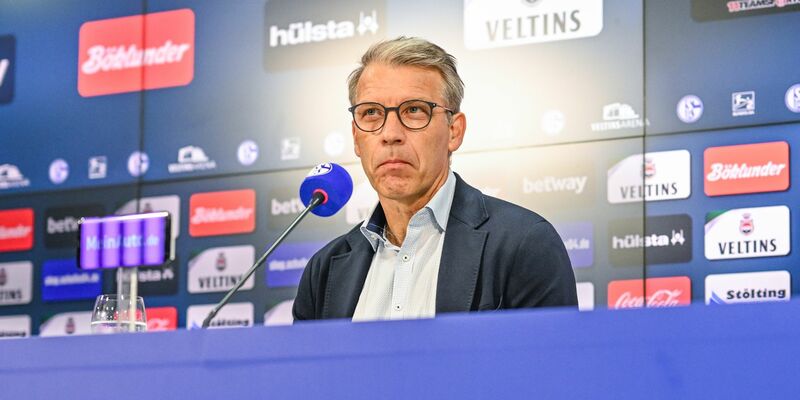 Verlässt Schalke nach Saisonende: Sportvorstand Peter Knäbel. - Foto: Tim Rehbein/dpa