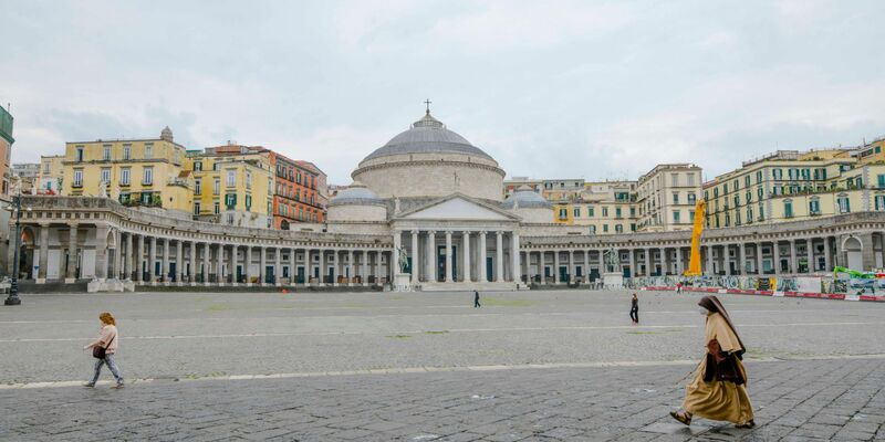 Eine Aufnahme von Neapel im Jahr 2020: Heute wurde das Gebiet rund um die süditalienische Stadt von einem Erdbeben erschüttert. - Foto: Alessandro Pone/LaPresse/AP/dpa
